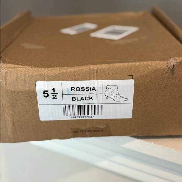 Journee Collection Rosalia Studded Pointed Toe Kitten Heel Booties Women Sz 5.5 - Picture 9 of 11